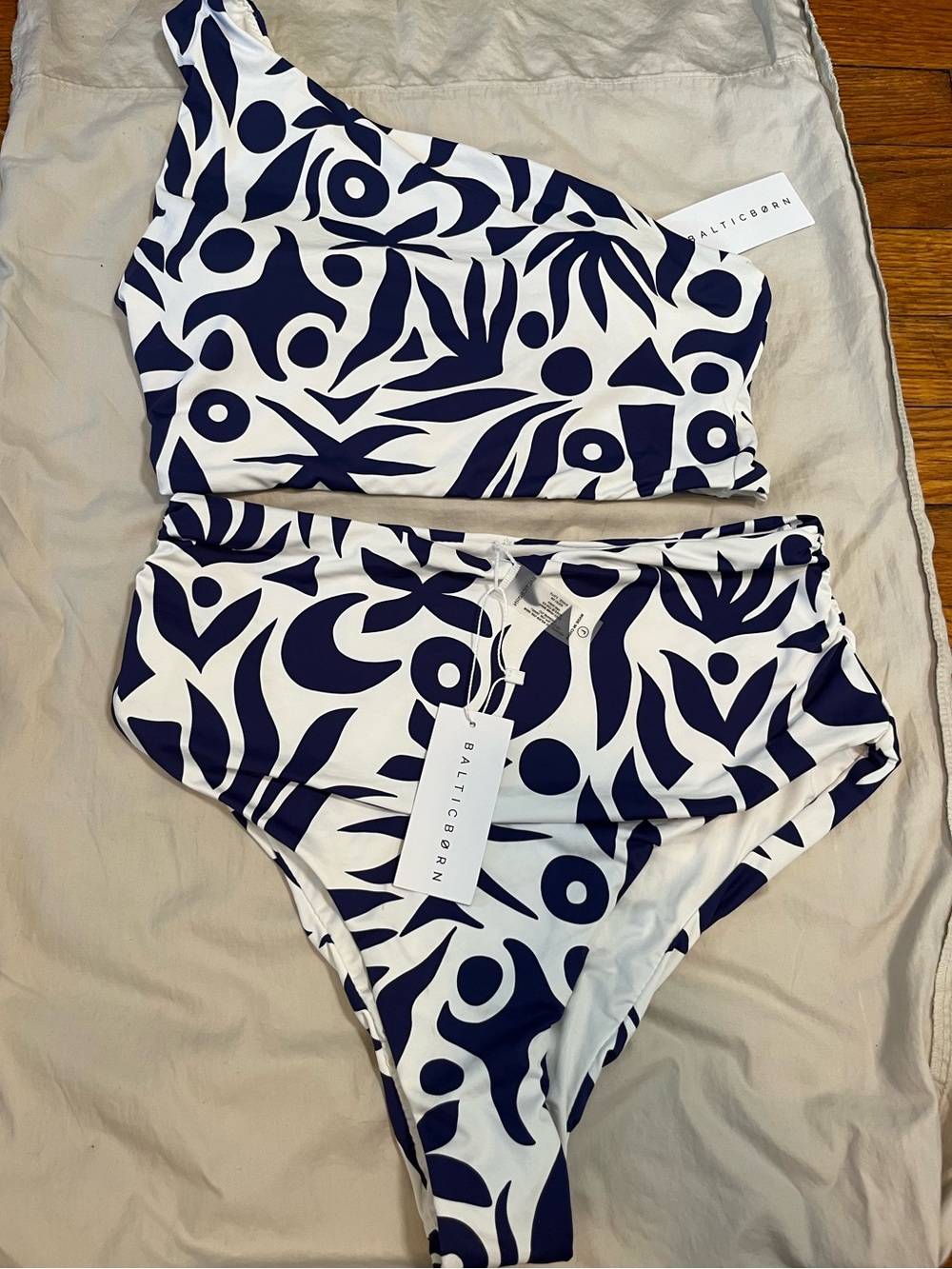 Baltic born Bali bikini set white navy high rise one shoulder NWT SZ L - Picture 3 of 7